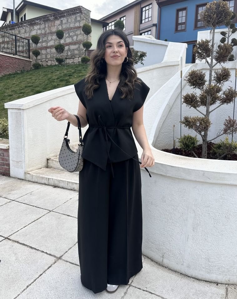 Siyah Geniş Paça Pantolon Kuşaklı Yelek Takım
