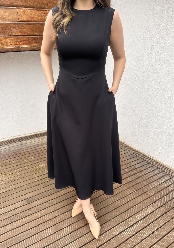 Kalira Belden Oturtmalı Siyah Elbise