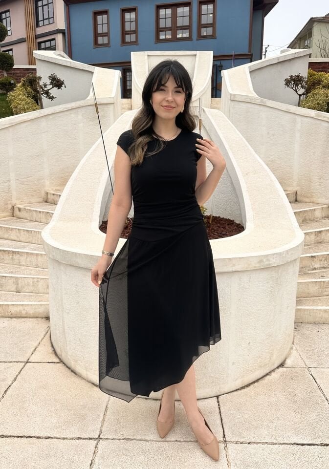 Drapeli Asimetrik Siyah Tül Elbise