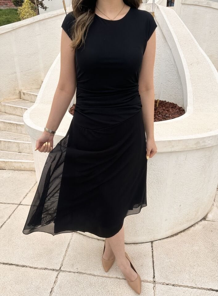 Drapeli Asimetrik Siyah Tül Elbise