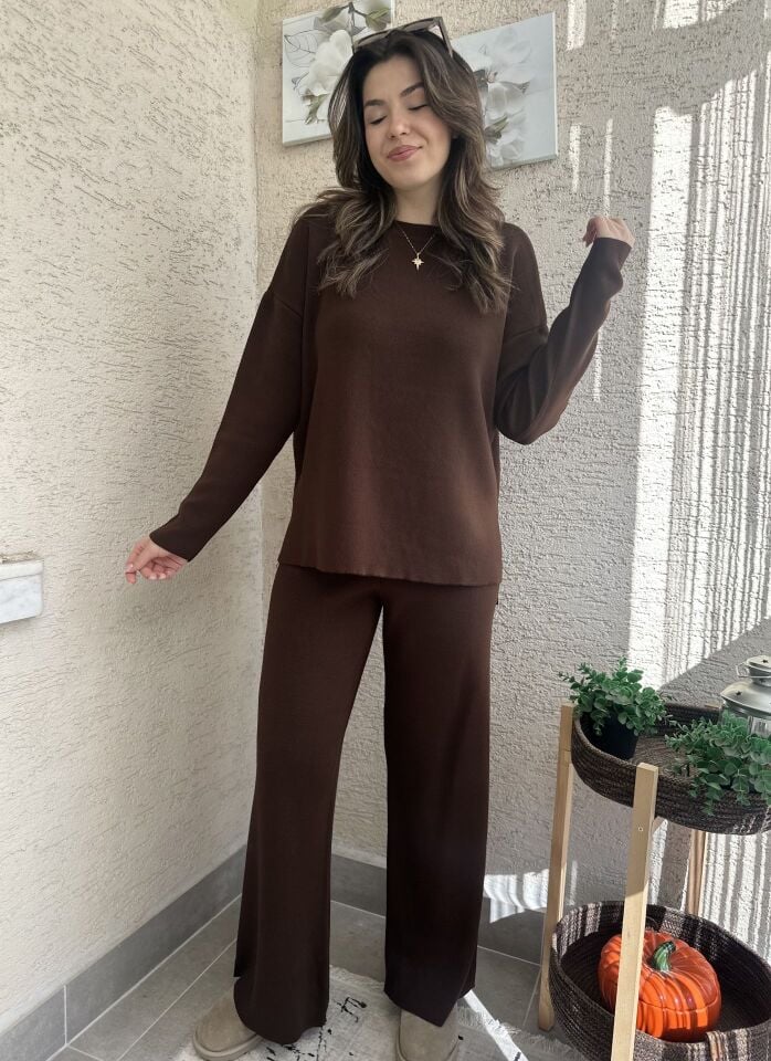 Bisiklet Yaka Yırtmaçlı Kahverengi Triko Takım