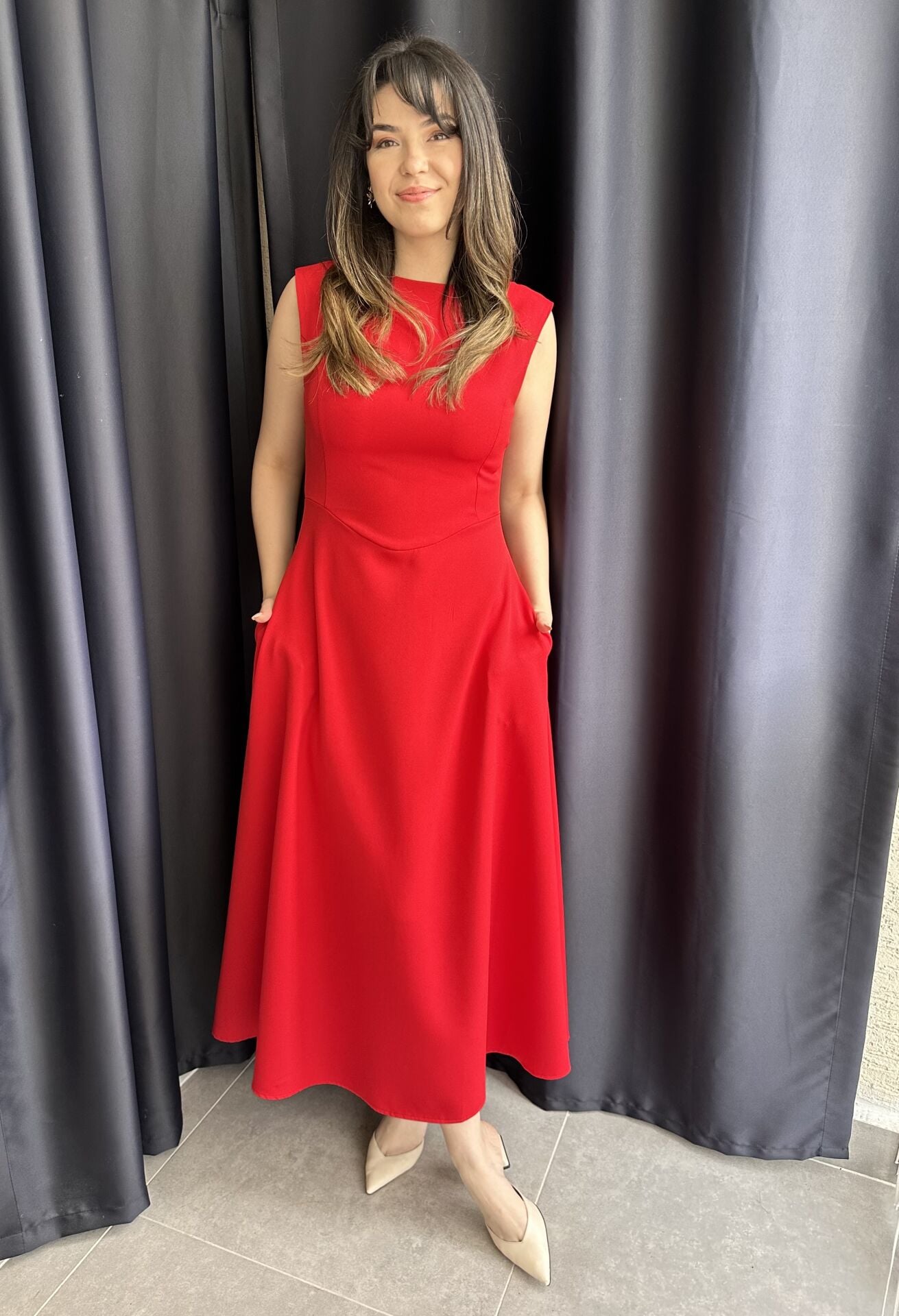 Kalira Belden Oturtmalı Kırmızı  Elbise