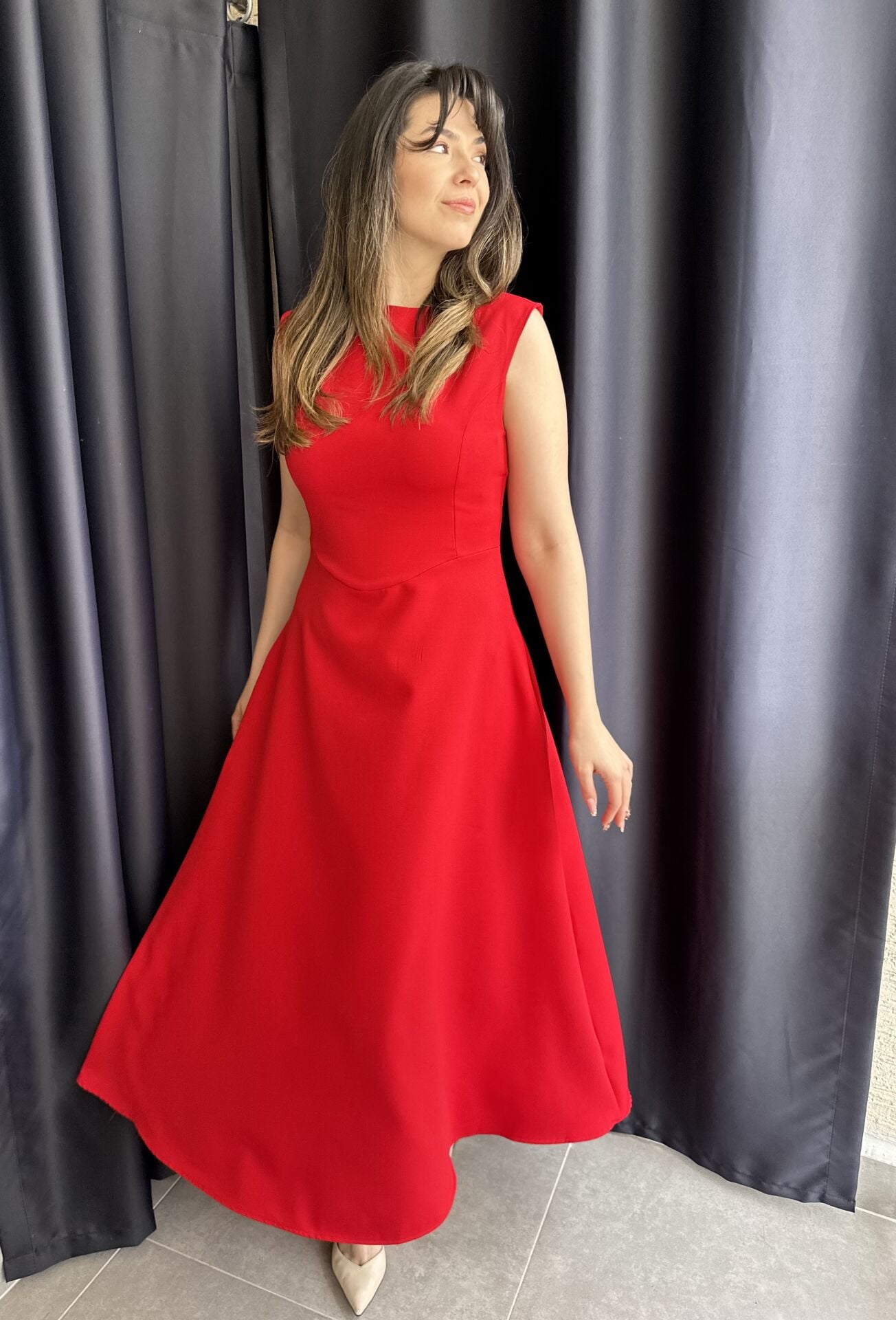 Kalira Belden Oturtmalı Kırmızı  Elbise