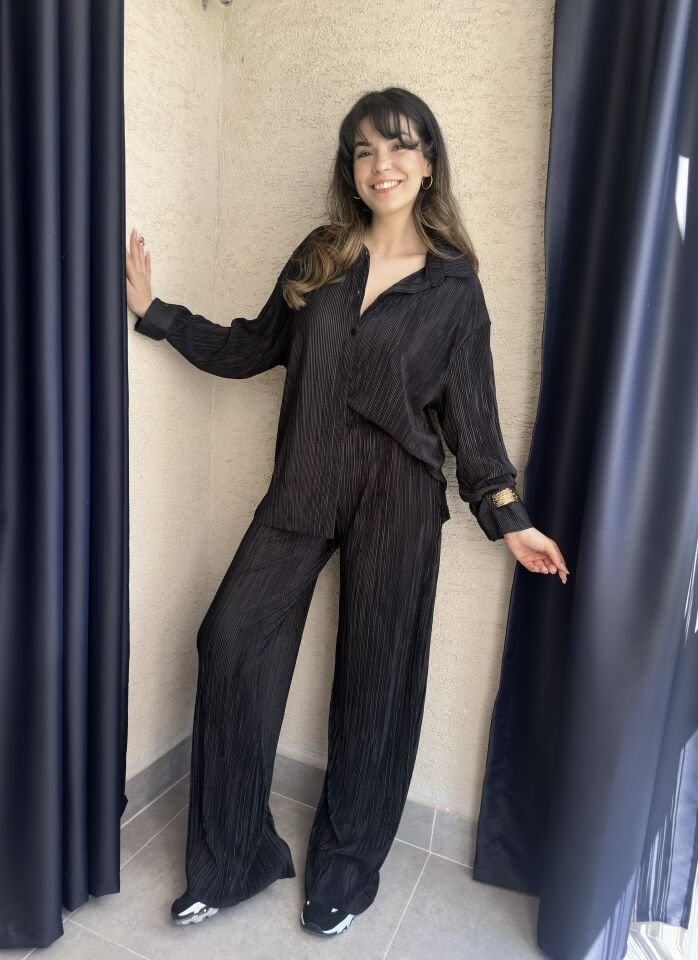 Siyah Piliseli Gömlel Takım