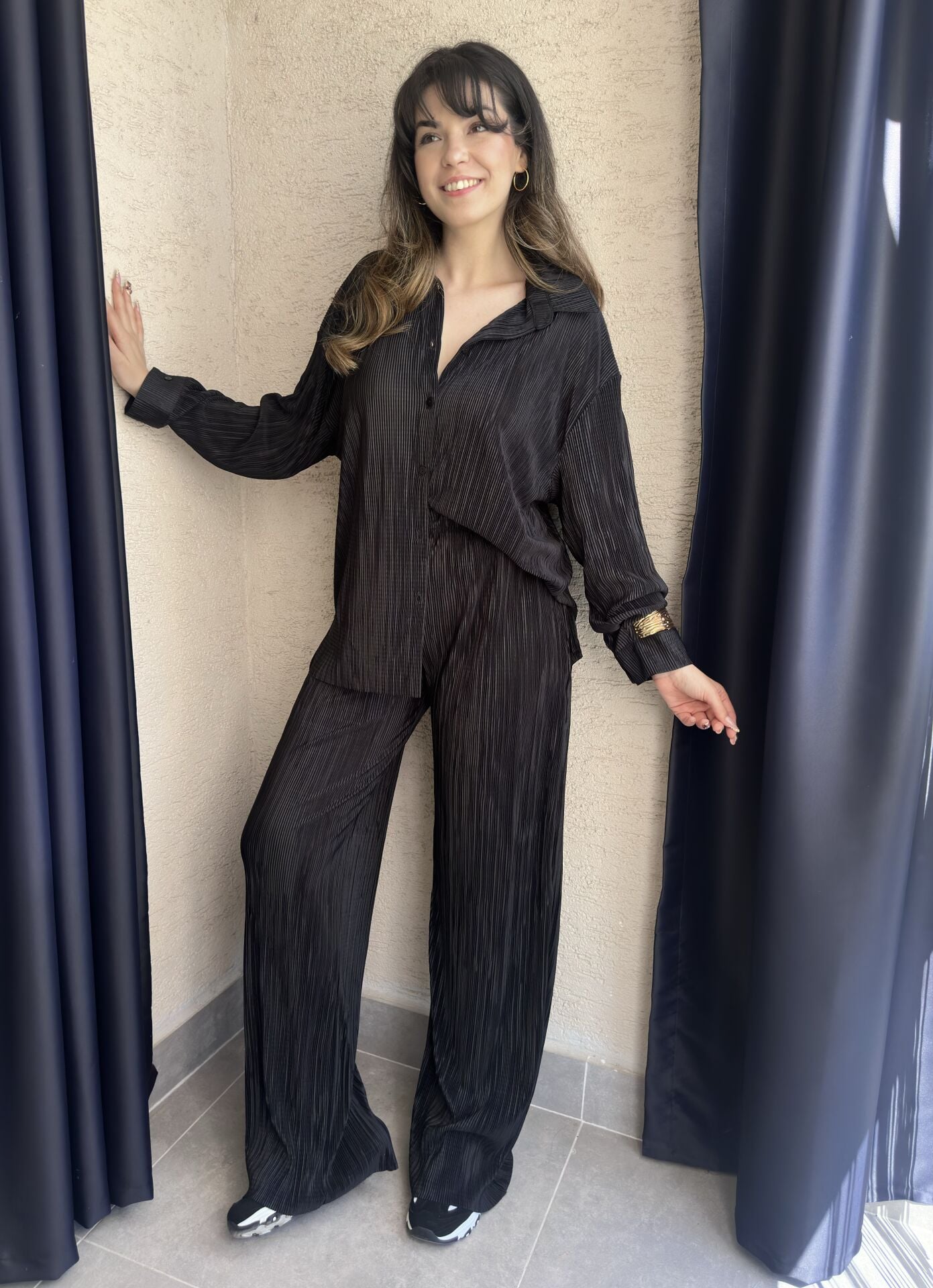 Siyah Piliseli Gömlel Takım