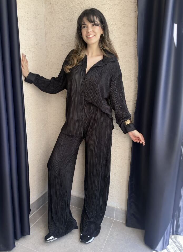 Siyah Piliseli Gömlel Takım