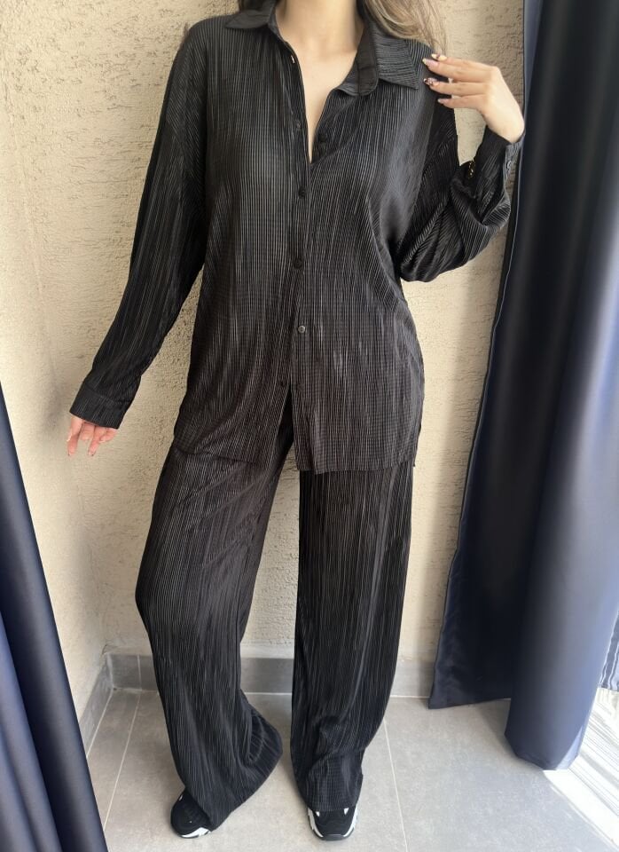 Siyah Piliseli Gömlel Takım