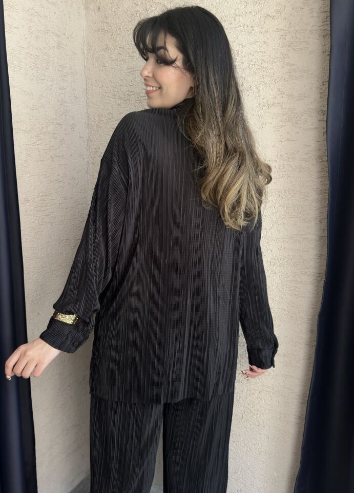 Siyah Piliseli Gömlel Takım