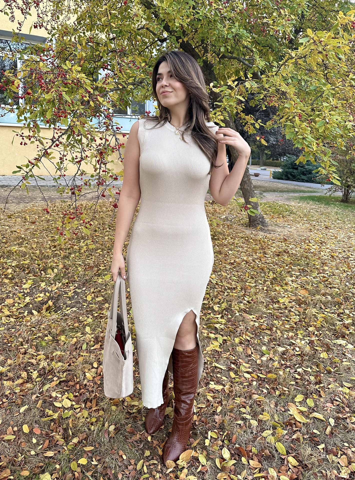 Mass Duti Yırtmaç Detaylı Taş Rengi Triko Elbise