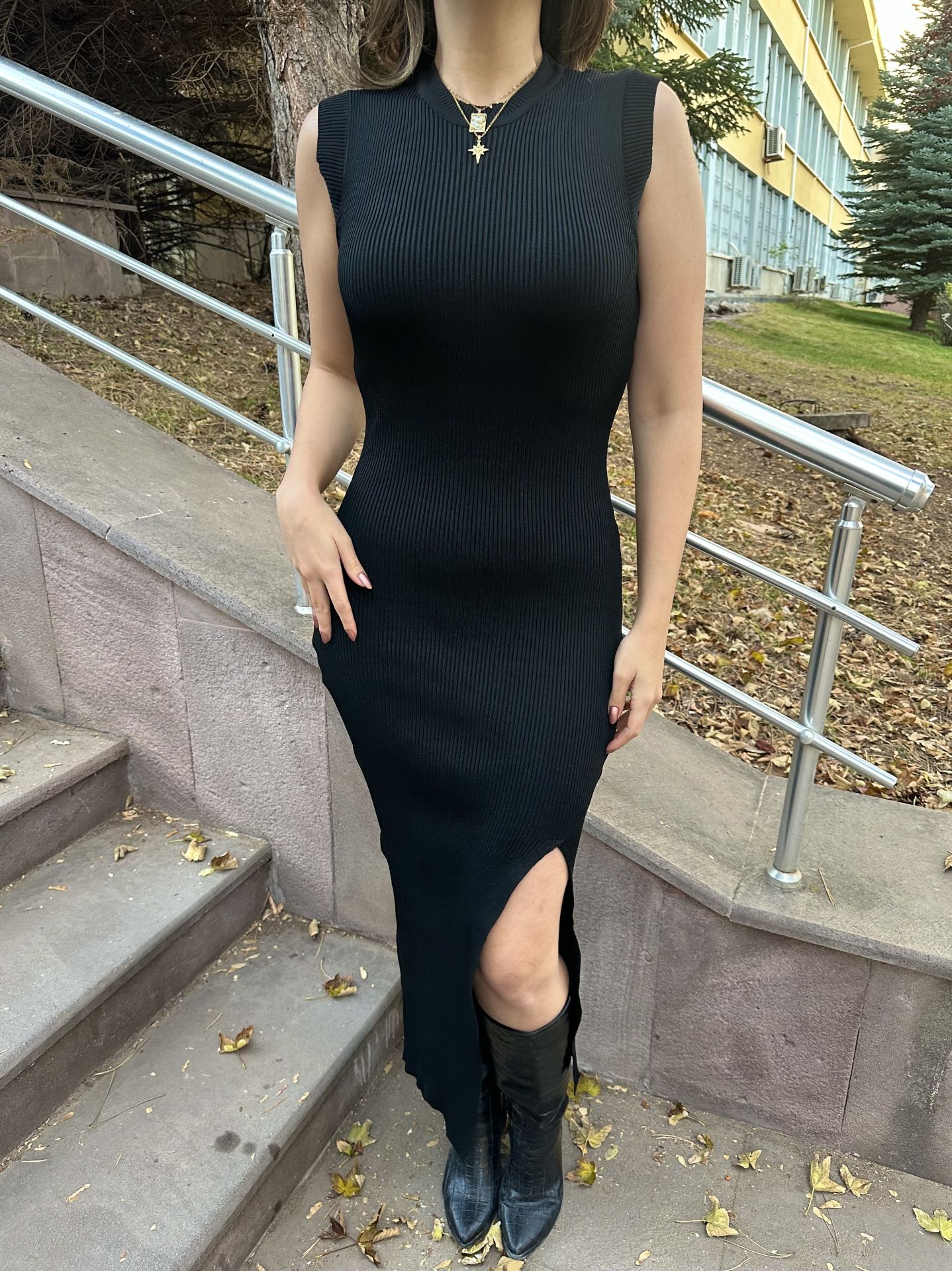 Mass Duti Yırtmaç Detaylı Siyah Triko Elbise