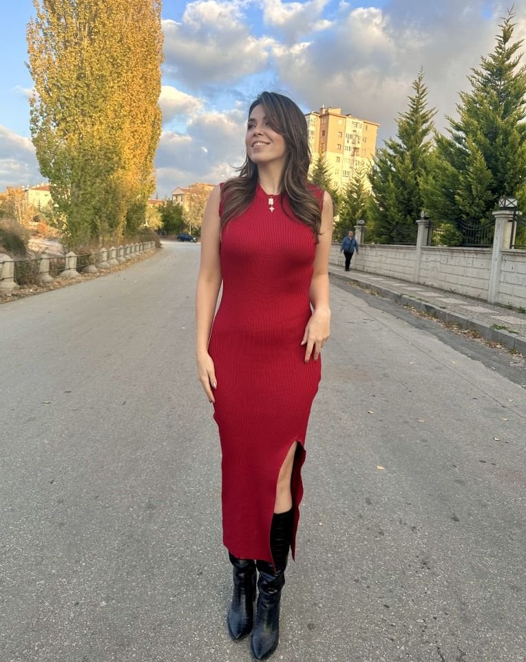 Mass Duti Yırtmaç Detaylı Kırmızı Triko Elbise