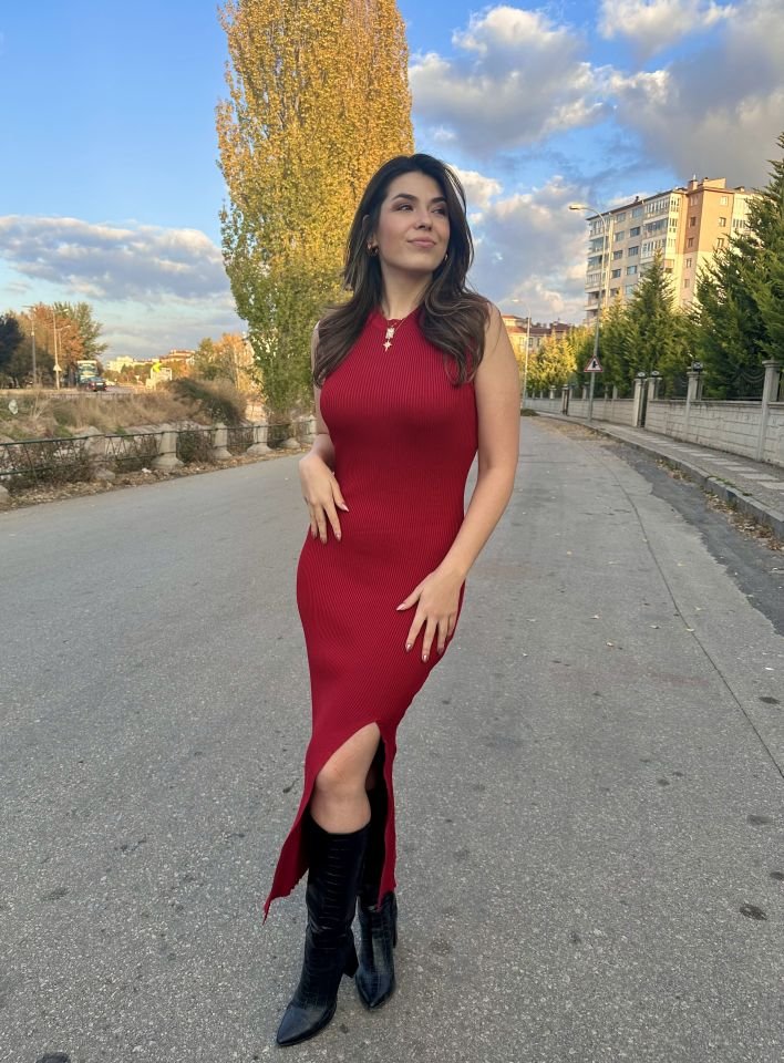 Mass Duti Yırtmaç Detaylı Kırmızı Triko Elbise