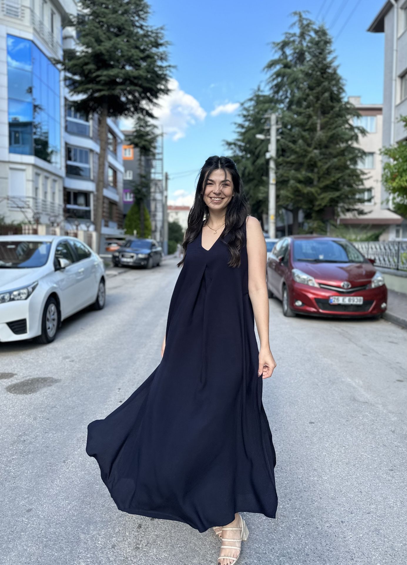 V Yaka Geniş Kesim Lacivert Uzun Elbise