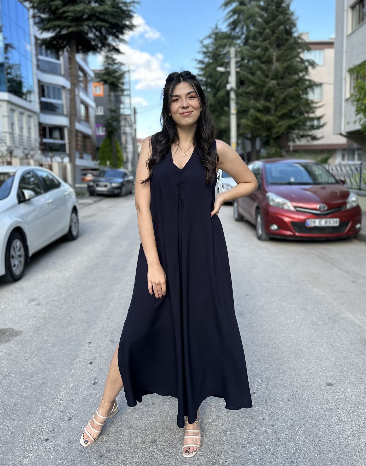 V Yaka Geniş Kesim Lacivert Uzun Elbise
