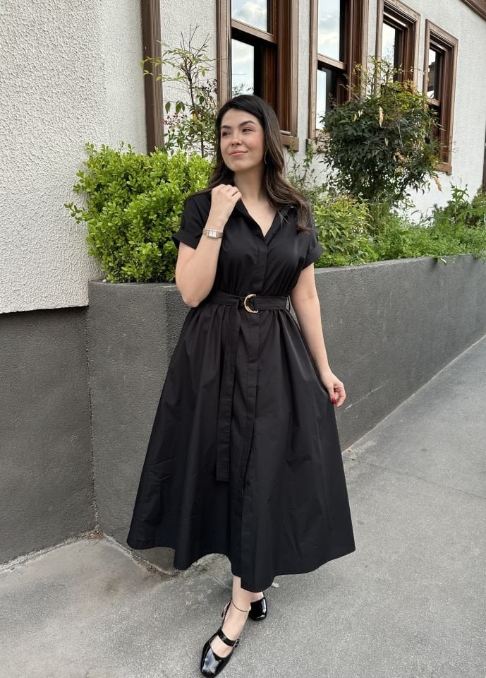 Kısa Kollu Kuşaklı Siyah Elbise
