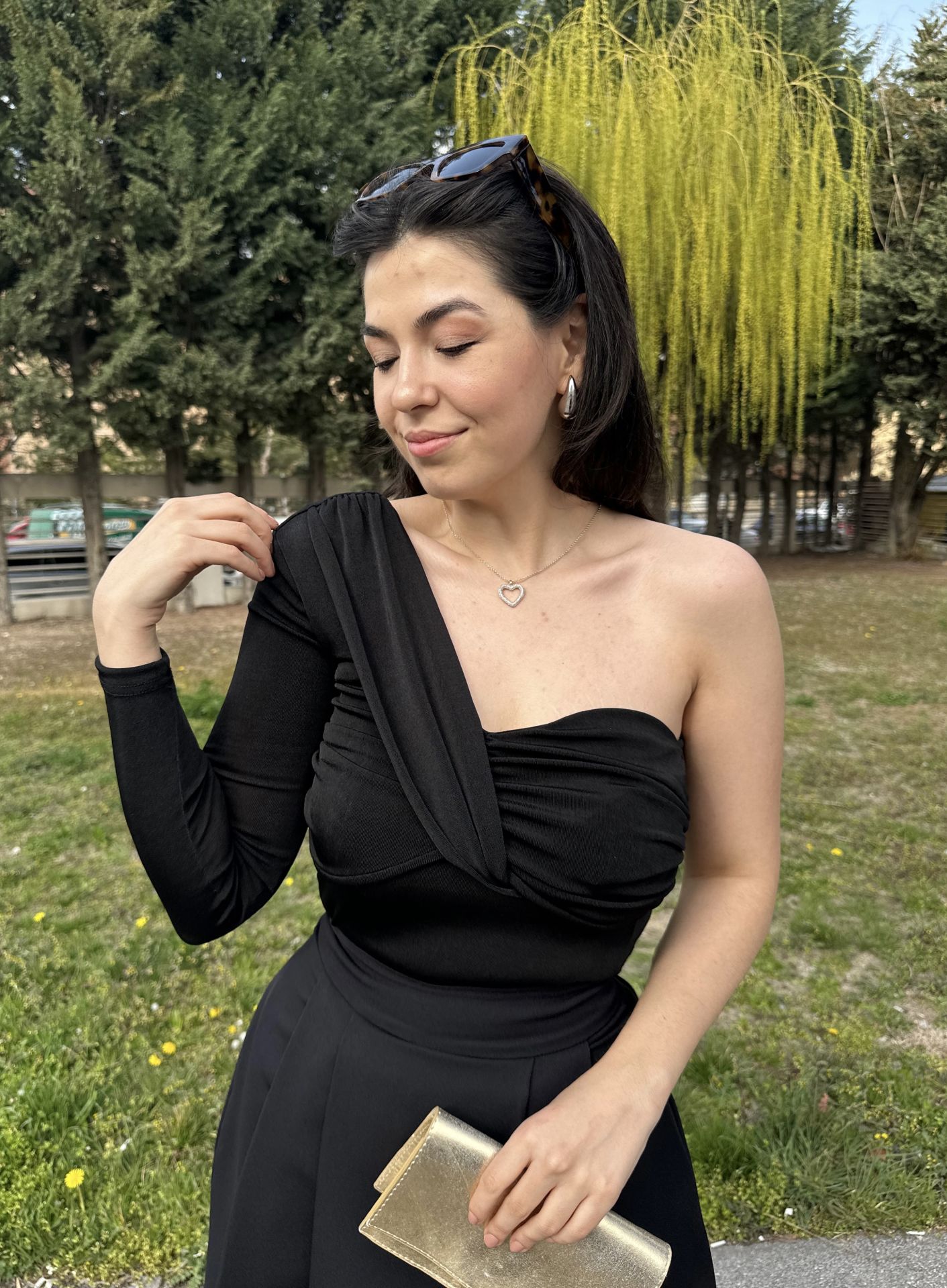 Tek Omuz Siyah Tasarım Bluz