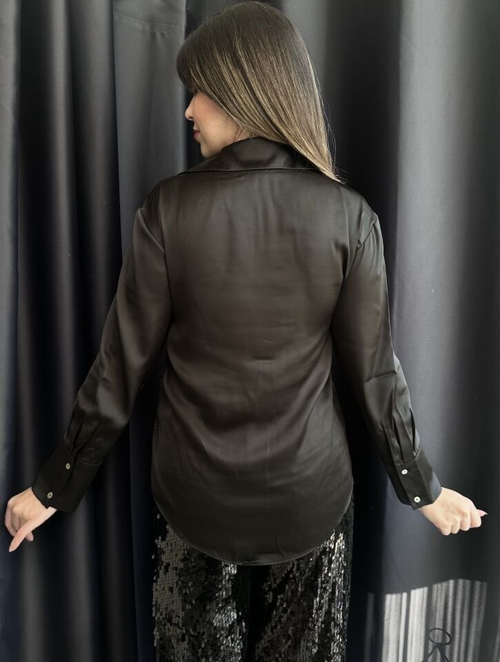 Siyah V Yaka Saten Gömlek