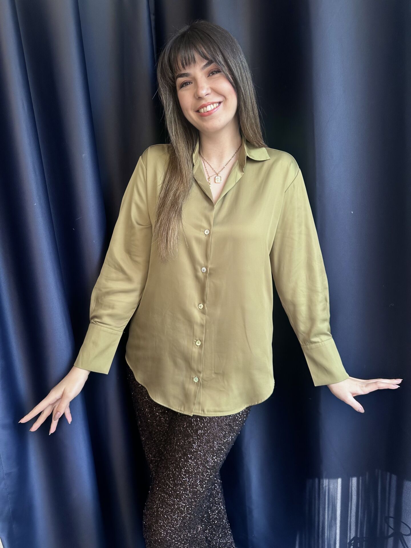 V Yaka Yağ Yeşili Saten Gömlek