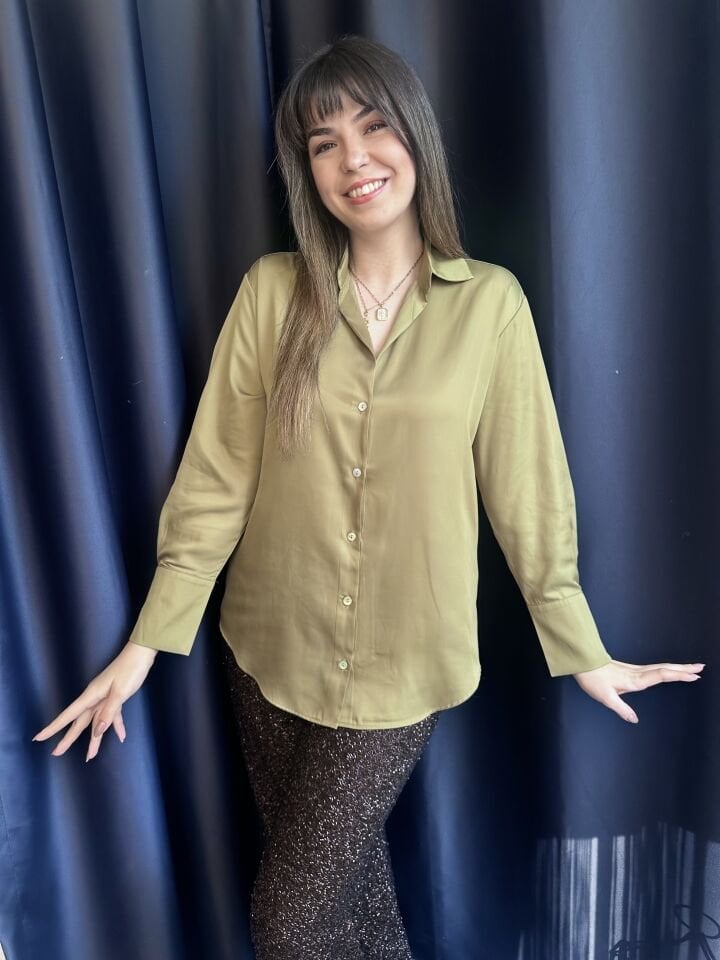 V Yaka Yağ Yeşili Saten Gömlek