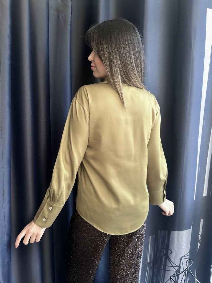 V Yaka Yağ Yeşili Saten Gömlek