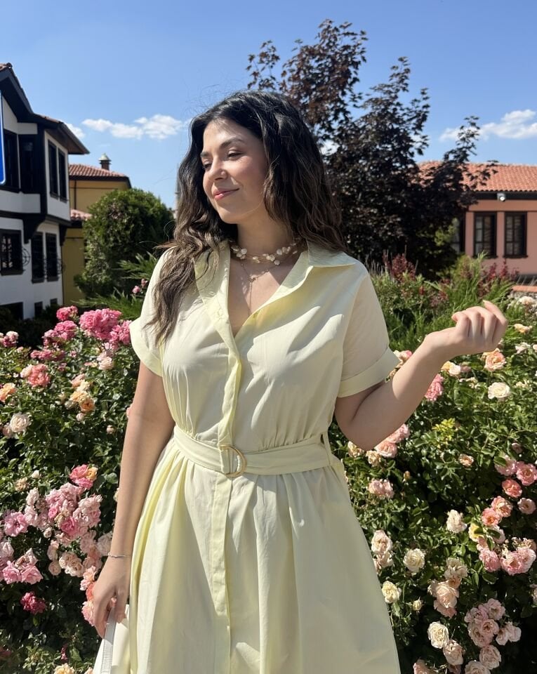 Kısa Kollu Kuşaklı Sarı Elbise
