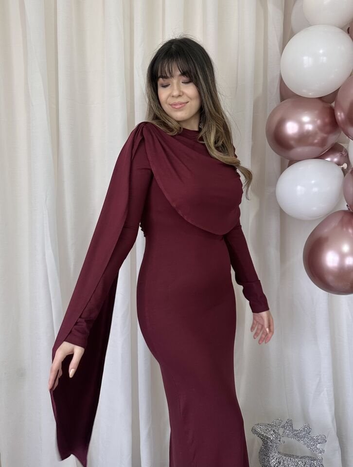 Tali Pelerin Detaylı Bordo Elbise