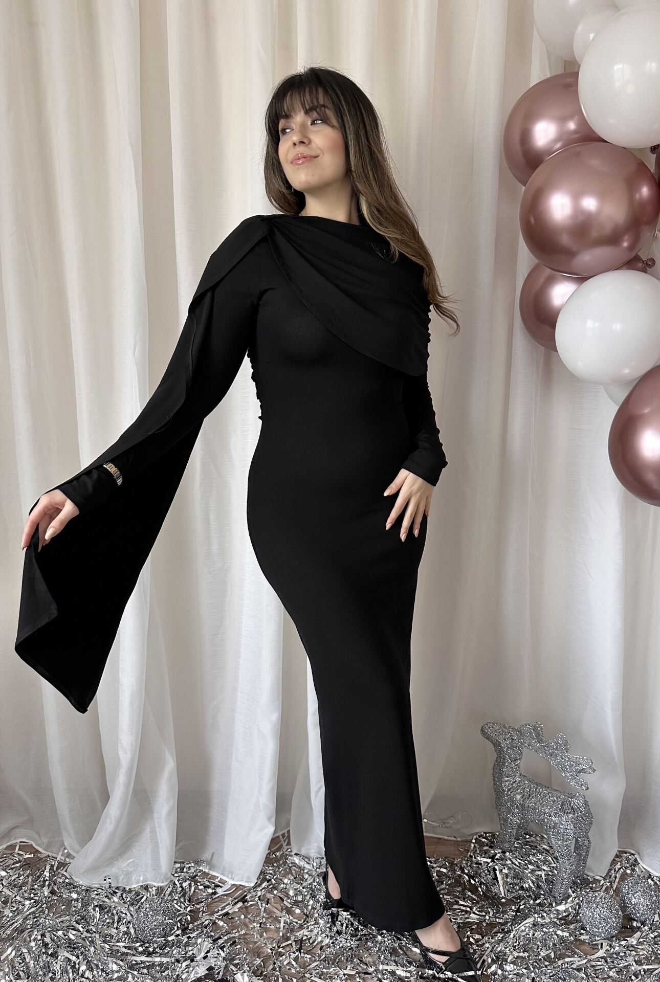 Tali Pelerin Detaylı Siyah Elbise