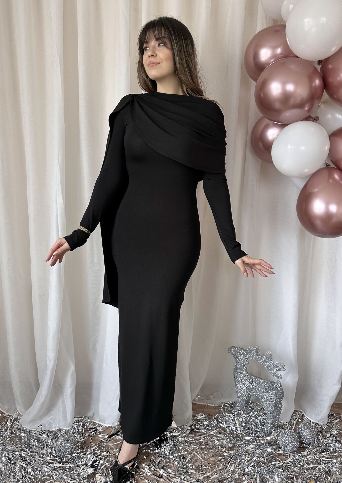 Tali Pelerin Detaylı Siyah Elbise